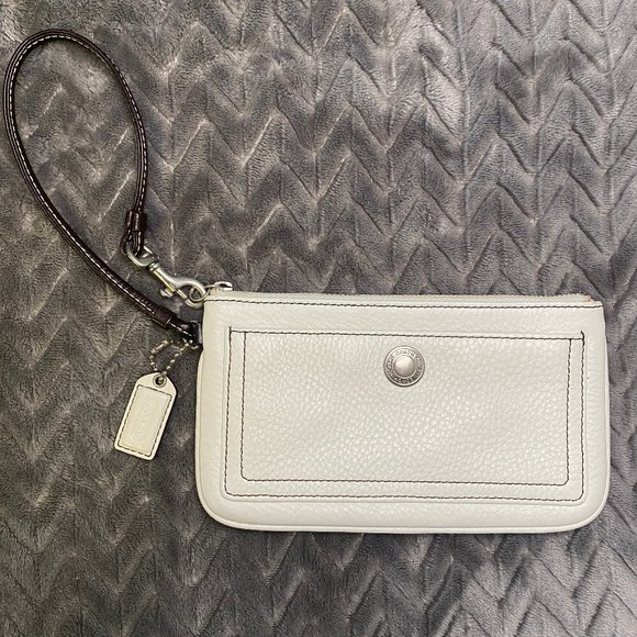 Coach Chelsea Pebbled Leather Wristlet in White and Silver FS6J98 Pouch EUC - Picture 1 of 9